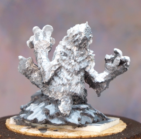 Yeti grisaille back