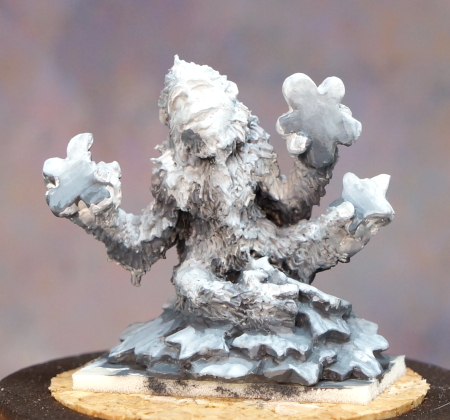 Yeti grisaille front