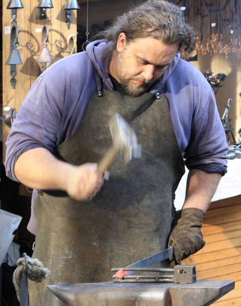 Kovář při práci Velikonoční trhy na Václavském náměstí 055 2000